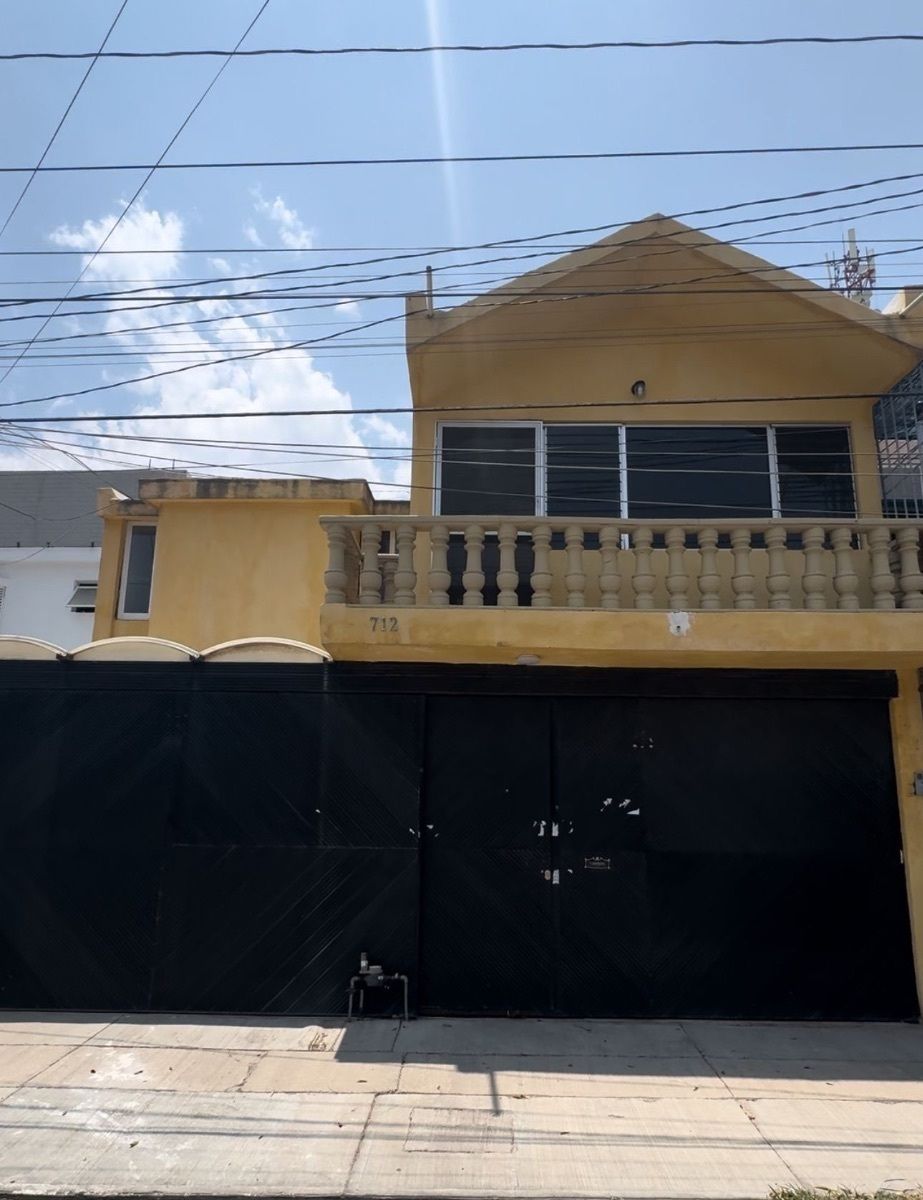 Casa en venta en Jardines del Moral — foto 1