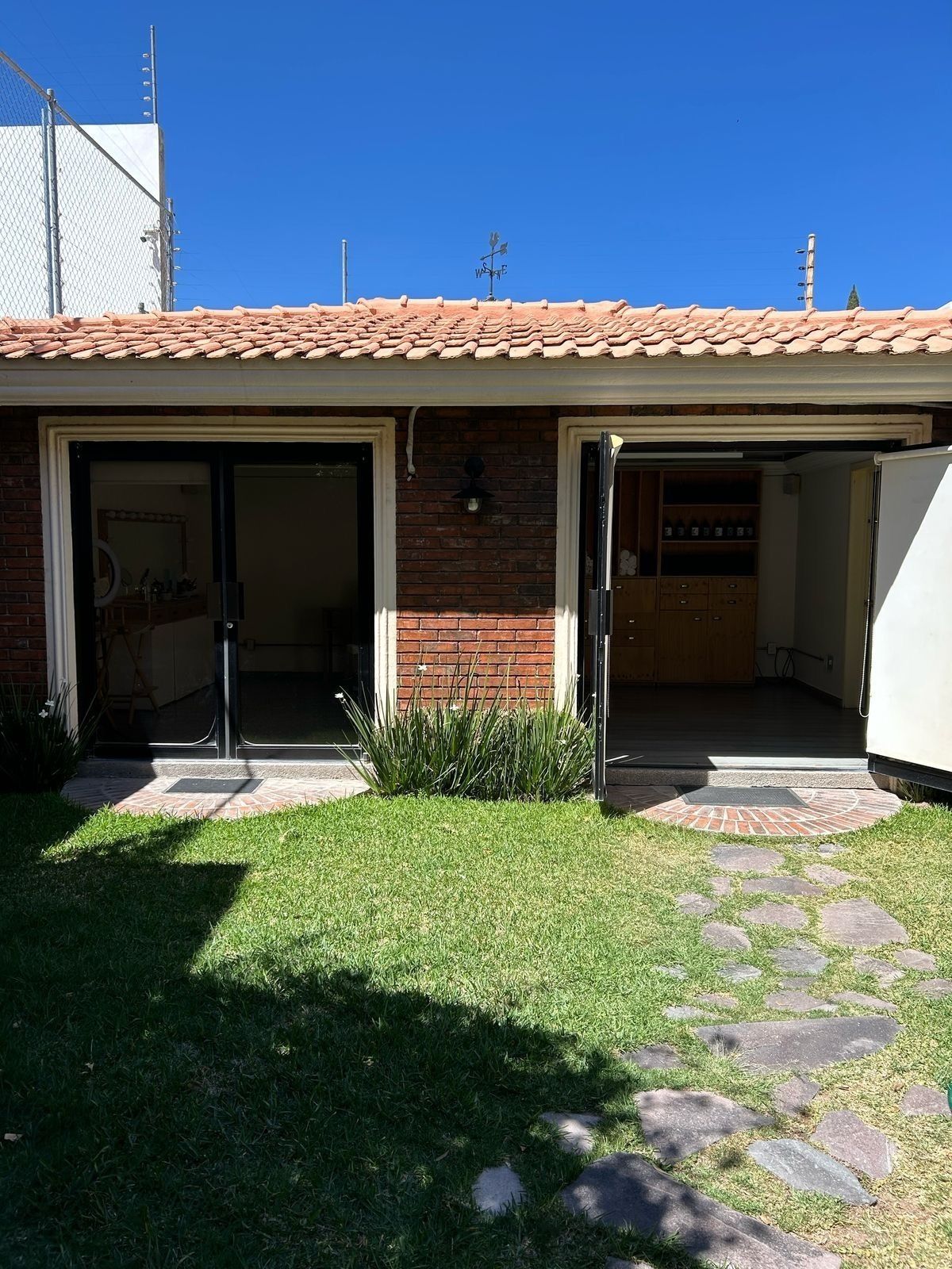 Casa con uso de suelo en renta en Valle del Campestre — foto 1