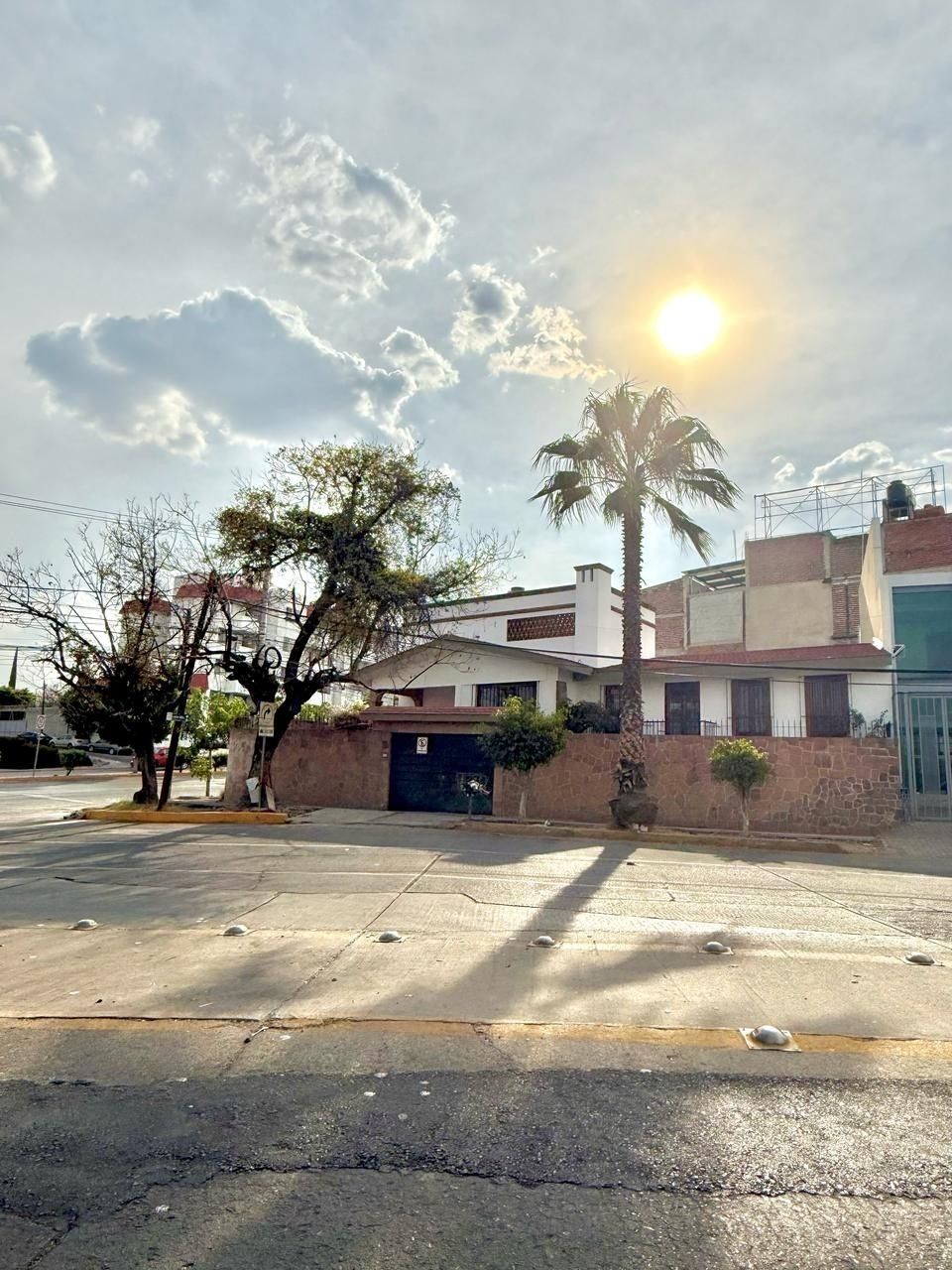 Casa con uso de suelo en venta en Jardines del Moral — foto 1