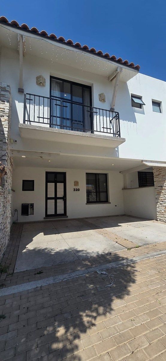 Casa en venta en Lombardía Residencial — foto 1